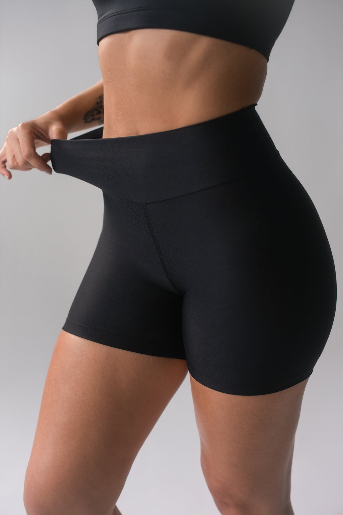 Conjunto Top Alcinha + Short Preto
