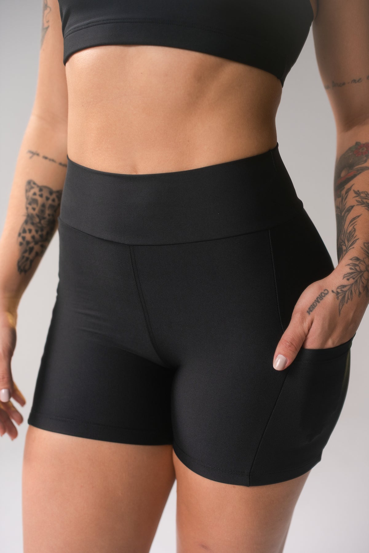 Short com Bolso Preto