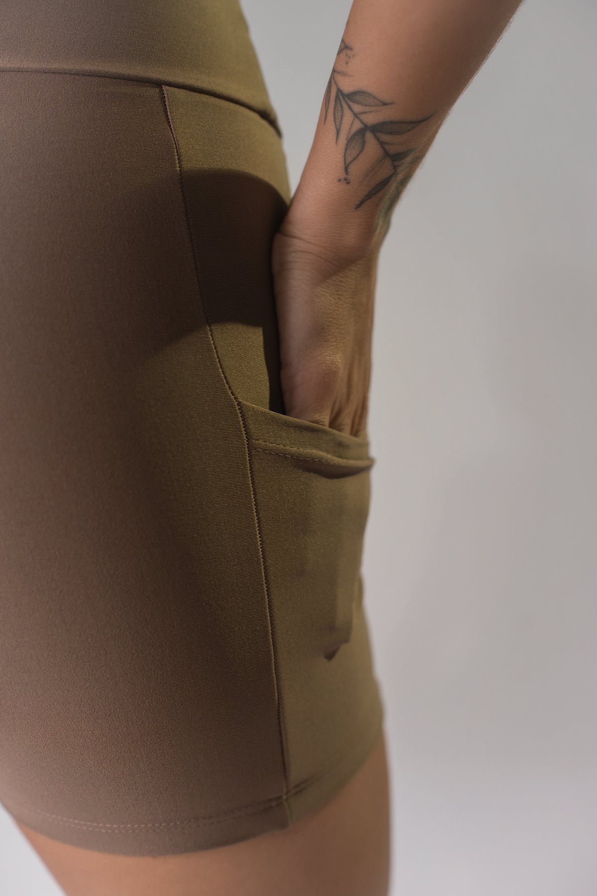 Short com Bolso Castanho