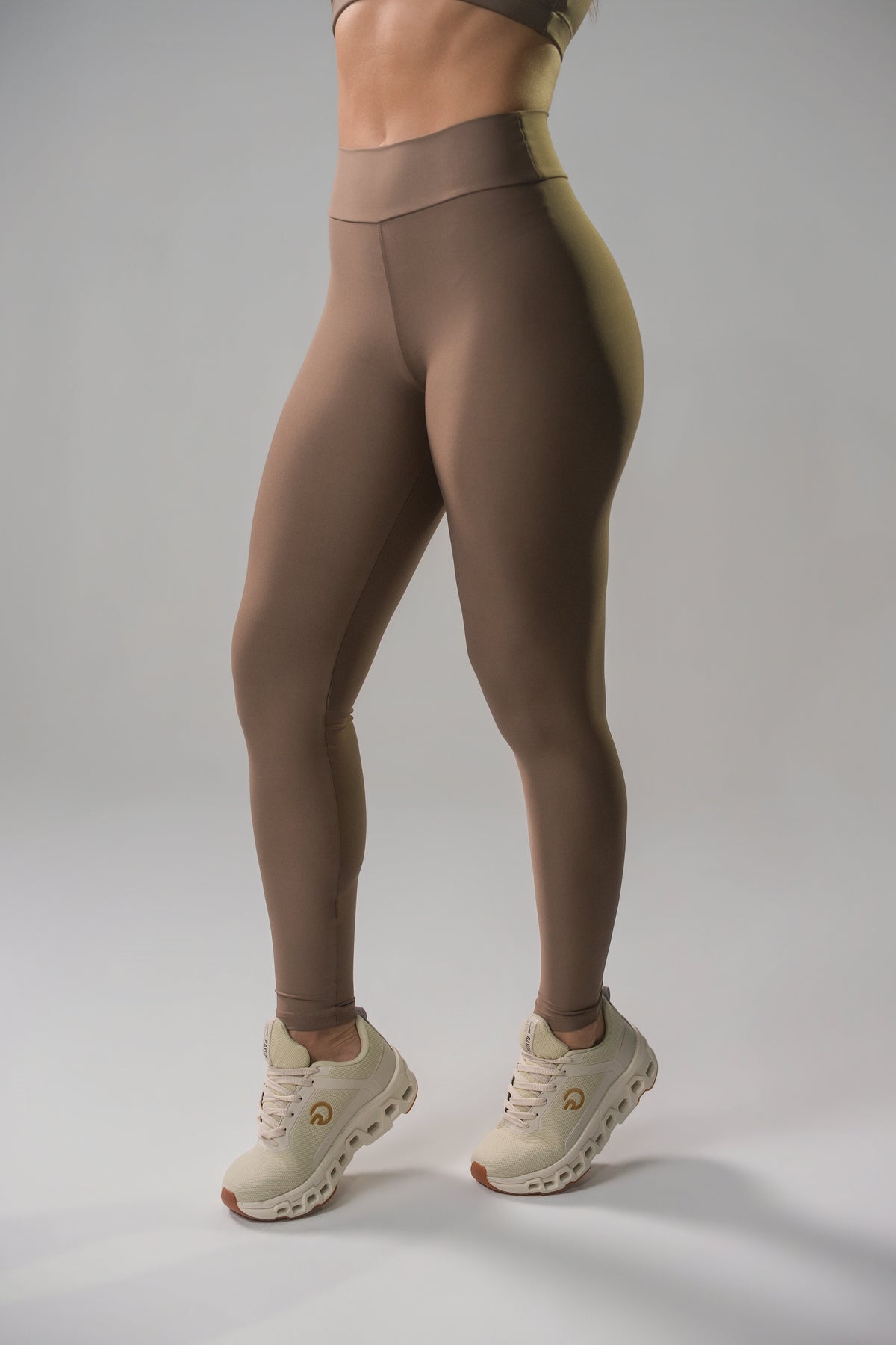 Conjunto Top Alça Larga  + Legging Castanho