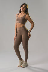 Conjunto Top Alça Larga  + Legging Castanho
