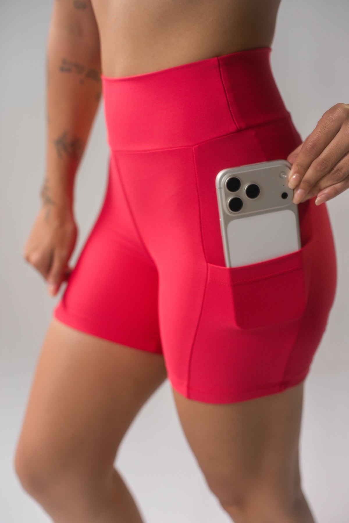 Short com Bolso Cereja